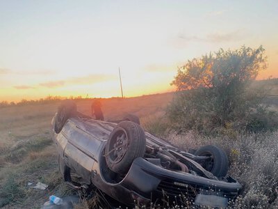 На Миколаївщині перекинувся легковик Mitsubishi Lancer в якому їхало 6 людей (ФОТО)