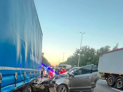 У Києві водій на авто врізався у вантажівку, загинули його дружина і дитина - поліція