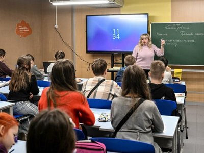 Зарплати вчителів з 1 вересня зростуть на 20%: якими будуть мінімальні оклади