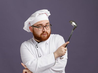 Шеф-кухарі благають не мити цю сковорідку! Трюк, який зробить вашу вечерю ресторанною