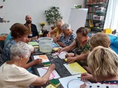 У Моршині для переселенців провели арт-активність «Акварель по-мокрому»