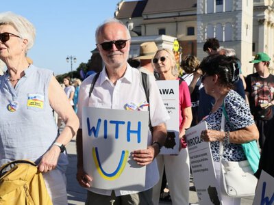 Не будь байдужим: у 22 містах Польщі відбулися масові акції на підтримку українців (фото) (Відео)
