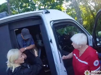 «Білі янголи» допомагають жителям Сумщини залишити небезпечні території (ВІДЕО)