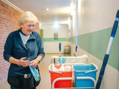 Пенсіонерам, які працюють, варто знати: за що вам зобов’язані доплачувати