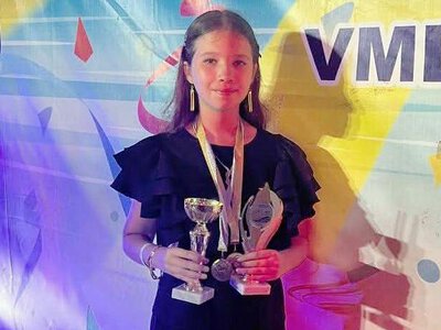Юна співачка з Кобеляк здобула два дипломи першого ступеня на міжнародному конкурсі в Болгарії
