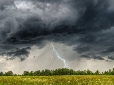 На Сумщині збережеться надзвичайна пожежна небезпека, а також прогнозують короткочасні дощі та грозу