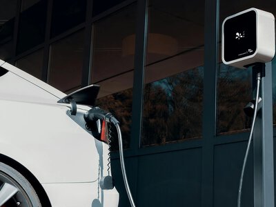 Частка електромобілів серед ввезених уживаних авто впала до 15%