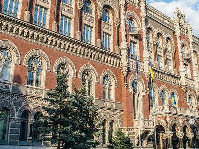 НБУ скоротив продаж валюти на 10%, але інтервенції все ще перевищують $1 млрд