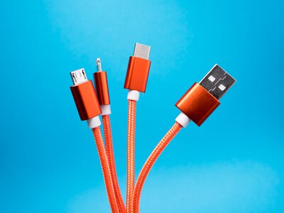 Роз’єм однаковий, можливості різні: як не помилитися з USB-C кабелем