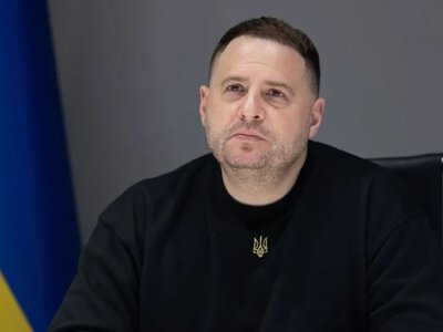 «На прохання командирів»: ВАКС дозволив Єрмаку їздити Україною 