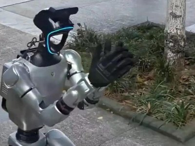 Китайські роботи-гуманоїди збираються вкрасти не лише вашу роботу