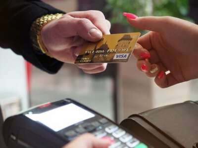 Картка не обов'язкова: які ліміти на готівкові розрахунки діють в Україні