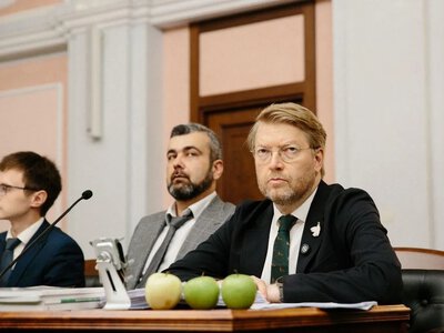 Верховний суд РФ розпочав розгляд позову про зняття партії Яблуко з виборів