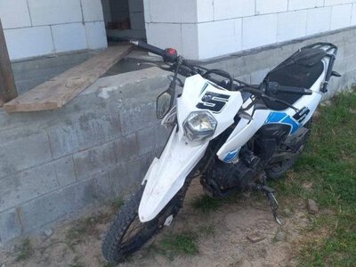На Рівненщині 15-річний мотоцикліст врізався у бетонний паркан: хлопець у комі