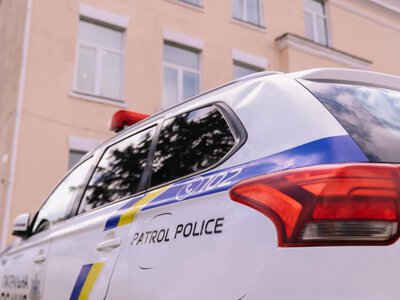 Крадіжка на 280 тисяч гривень у підземці: на Вокзальній у пасажирки поцупили рюкзак з валютою (фото) (Відео)