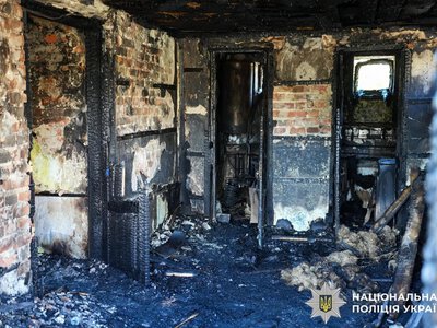 Задушив 83-річну сусідку, забрав гроші та підпалив будинок: у Сарнах затримали чоловіка (ФОТО+ВІДЕО)