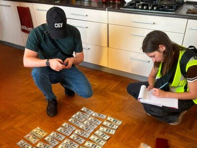 На Прикарпатті лікарку підозрюють у вимаганні $5 тисяч у військовослужбовця