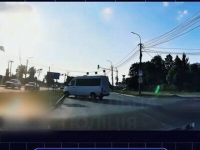 У Луцьку чоловік за декілька секунд здійснив два порушення: горе-водія знайшли по відео в TikTok