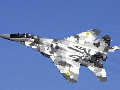 Український винищувач спалахнув після запуску ракети: пілот врятувався