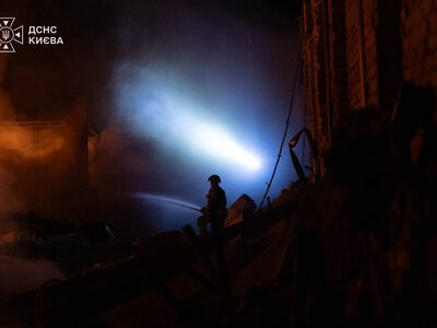 Росіяни влучили у територію дитячої лікарні та складське приміщення в Києві (ФОТО)