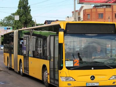 В Одесі змінився розклад тимчасових автобусів, які замінюють трамваї та тролейбуси: повний графік