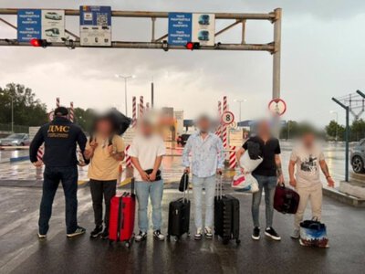 З України видворили п’ятьох іноземців, які без дозволу перебували на пляжі в “Аркадії”