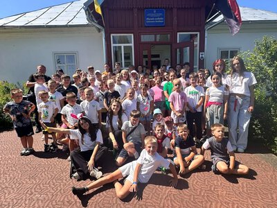 Історія наживо: діти з Волі-Задеревацької побували у садибі родини Бандерів