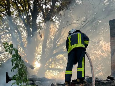 У Чарукові рятувальники загасили пожежу в літній кухні