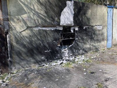 Поліція показала наслідки ворожих атак на Херсонщині: десятки пошкоджених об’єктів