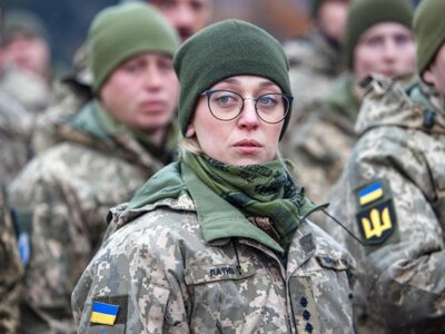 Бездітних жінок пропонують відправити на війну: деталі петиції