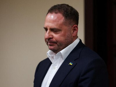 Зможе їздити по Україні: чому суд змінив запобіжний захід для Єрмака