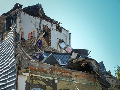 У Миколаєві ліквідують наслідки ворожої атаки (фото)