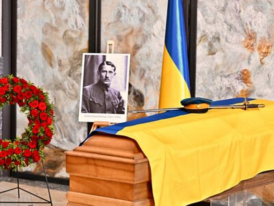 У Роттердамі ексгумували останки засновника ОУН Євгена Коновальця: їх повернуть в Україну