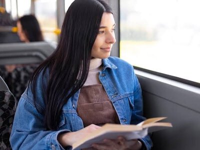 Українські книжки можна замовити разом із квитком на поїзд — Укрзалізниця