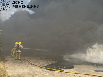 ​На Рівненщині горить підприємство