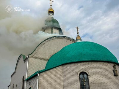 Росіяни влучили по церкві в Краматорську: будівля загорілася