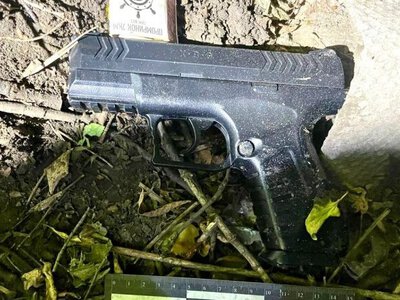 У Первомайську підліток поранив дівчину з пневмопістолета: вона у тяжкому стані