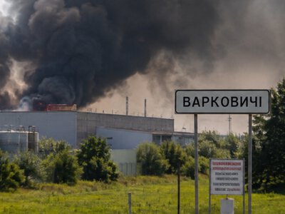 Через пожежу на підприємстві на Дубенщині є загроза забруднення повітря