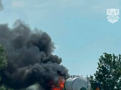 На Одещині рф під час атаки влучила в вантажівку з олійною цистерною: сталася пожежа, є загиблі і поранені