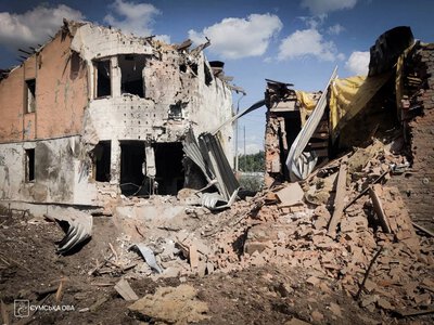 Окупанти вдарили чотирма авіабомбами по Сумах: загинув цивільний, пошкоджено 20 будинків