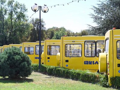  Школи шести районів Закарпаття отримали нові автобуси 