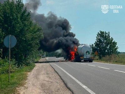 Російський дрон поцілив у кабіну вантажівки на Одещині – 2 загиблих, 3 поранених (ФОТО, ВІДЕО)