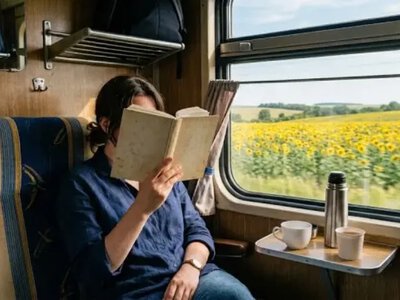 Книжка в дорогу: «Укрзалізниця» запустила нову послугу на потягах, що курсують через Прикарпаття