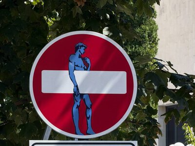 Біля кінотеатру “Україна” у Черкасах обмежили проїзд автівок