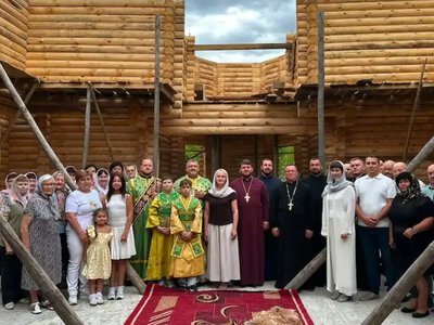 На місці майбутнього гарнізонного храму на Рівненщині відслужили літургію