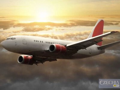 Пасажир рейсу з Малайзії намагався відкрити аварійний вихід на висоті 9 км