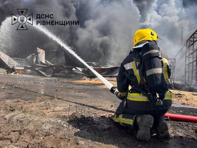 На Рівненщині сталася пожежа на заводі з виробництва пінопласту