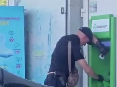 В Ужгороді помітили нетверезого військового зі зброєю (ВІДЕО)