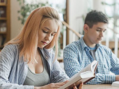 Біографії геніїв можуть відлякати дітей від науки: вчені знайшли причину