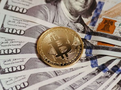 Біткойн зробив майже 9-кратний стрибок: скільки можна було заробити з 2020 року